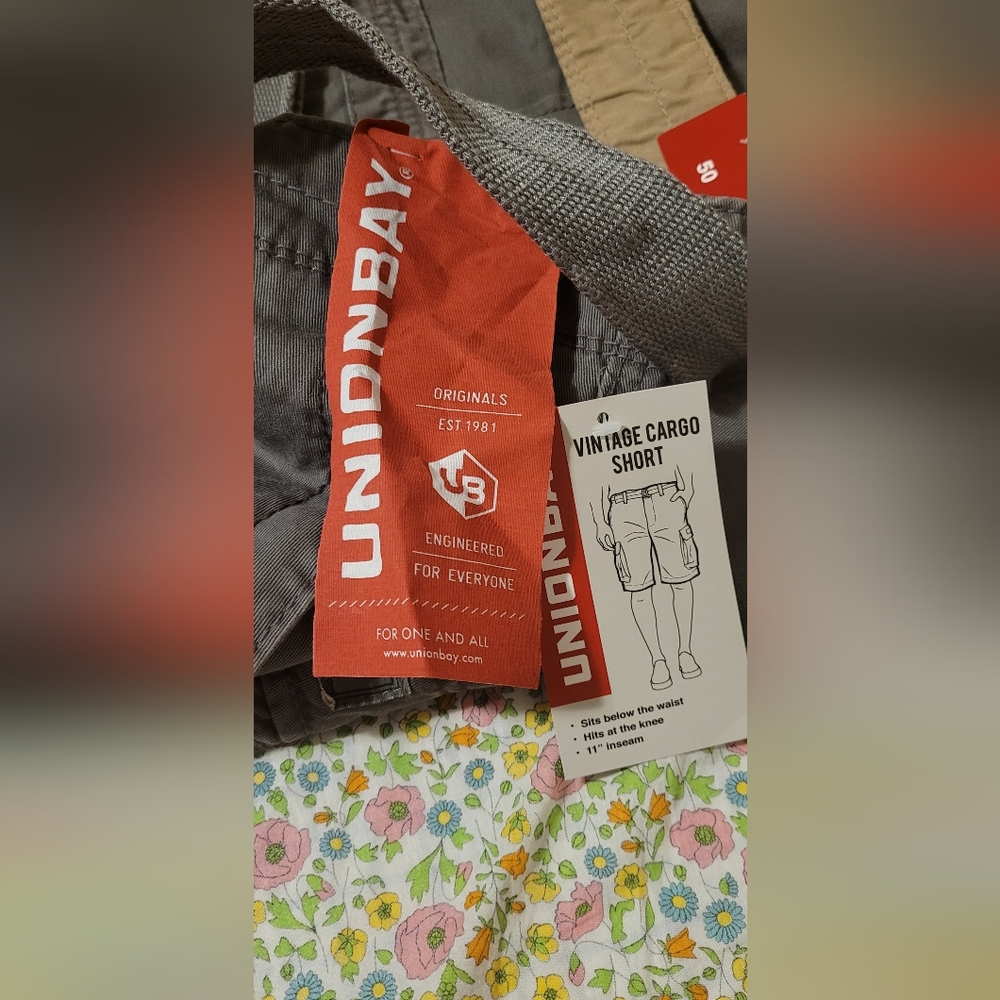 Unionbay cargo pants size 50 with belt